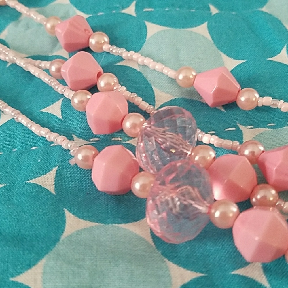 ❣3 for 25❣Arcrylic Necklace w pink jewels & pearls - Picture 1 of 3